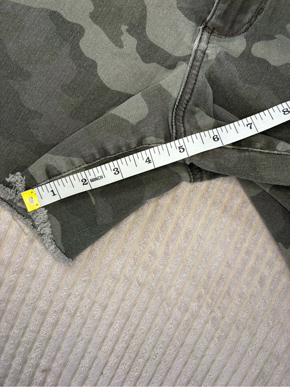 Sonoma Olive Camo Frayed-Hem Denim Shorts Size 14 - Picture 5 of 6